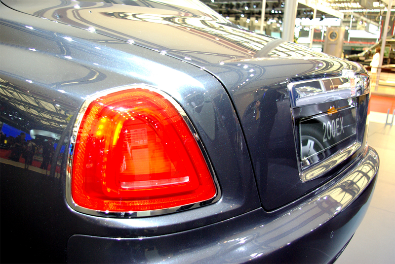 Illustration for article titled Rolls Royce 200EX Auto-Adjusting Purse Holder For The Ladies